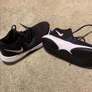 Basketball shoes